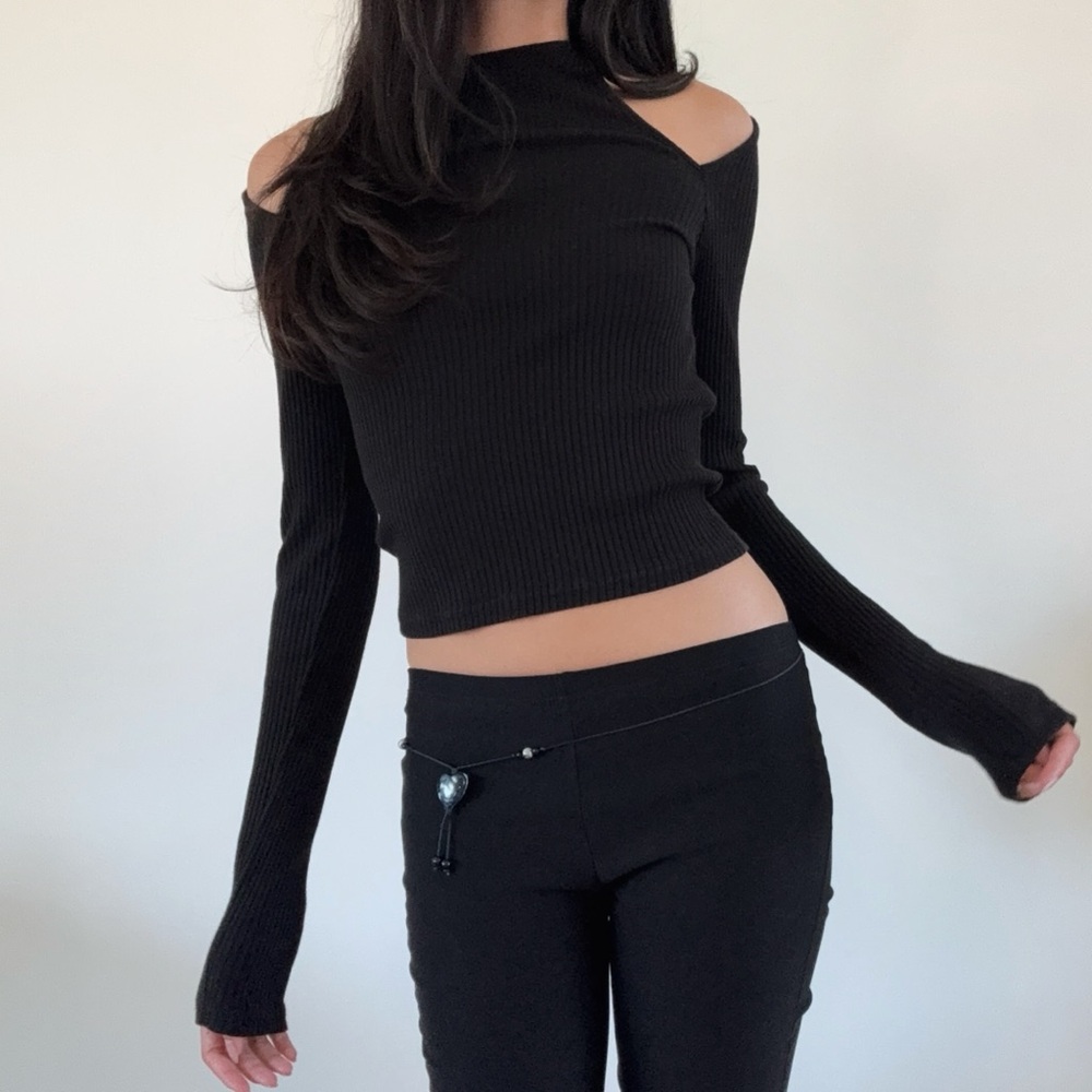 Source Unknown Black Cold Shoulder Ribbed Top - image 2